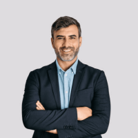 hombre-de-negocios-sonriendo-con (1)